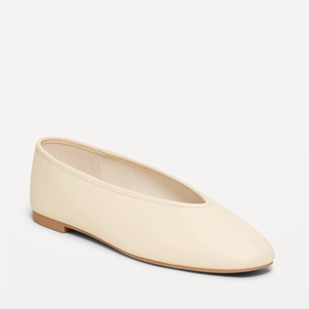 NWOT Old Navy V-Cut Ballet Flats